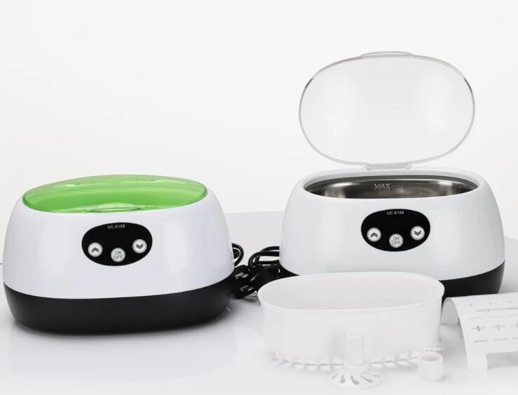 ultrasonic device for cleaning eyeglasses